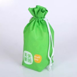 China Sommer-grüne Zugschnur-Tasche, leichte Stoff-Zugschnur-Geschenk-Taschen fournisseur